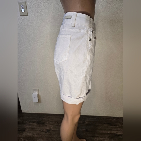Soft Surroundings The Ultimate Denim Pull On Shorts White Slimming Size Medium - Picture 4 of 13